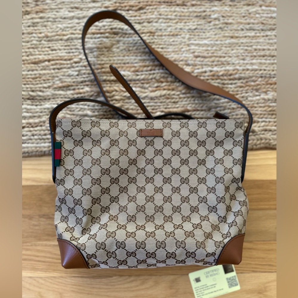 Like new, Gucci messenger bag.